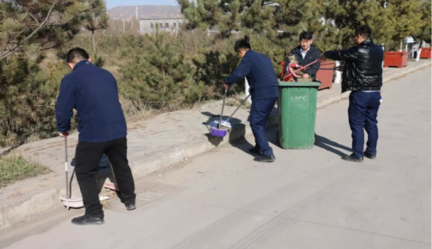文明创建我先行 ——爱体育官方端网站登录入口-爱体育aitiyu(中国)
团委开展环境卫生整治志愿活动(图2)