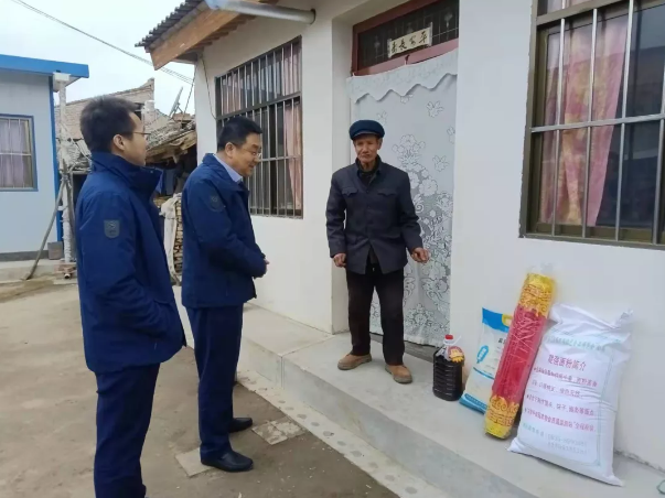 爱体育官方端网站登录入口-爱体育aitiyu(中国)
深入帮扶村开展春节慰问(图2)