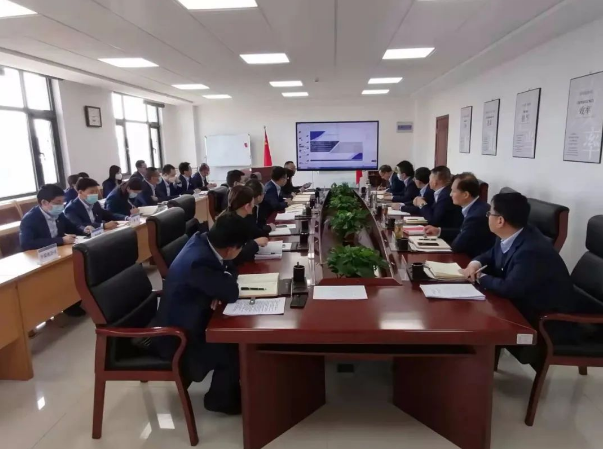爱体育官方端网站登录入口-爱体育aitiyu(中国)
召开党委理论中心组集体学习会议(图2)