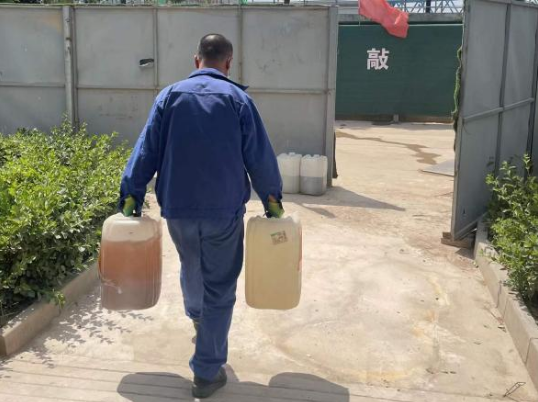 爱体育官方端网站登录入口-爱体育aitiyu(中国)
城东污水处理公司扎实推进危险废物规范化处置(图3)