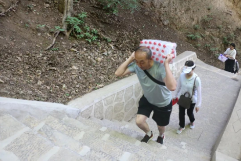 助力文旅市场 展示产投风采——爱体育官方端网站登录入口-爱体育aitiyu(中国)
组织开展员工登山比赛活动(图6)