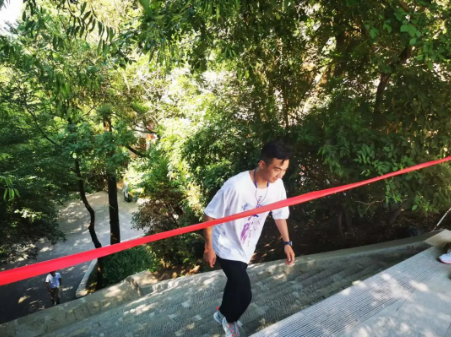 助力文旅市场 展示产投风采——爱体育官方端网站登录入口-爱体育aitiyu(中国)
组织开展员工登山比赛活动(图8)